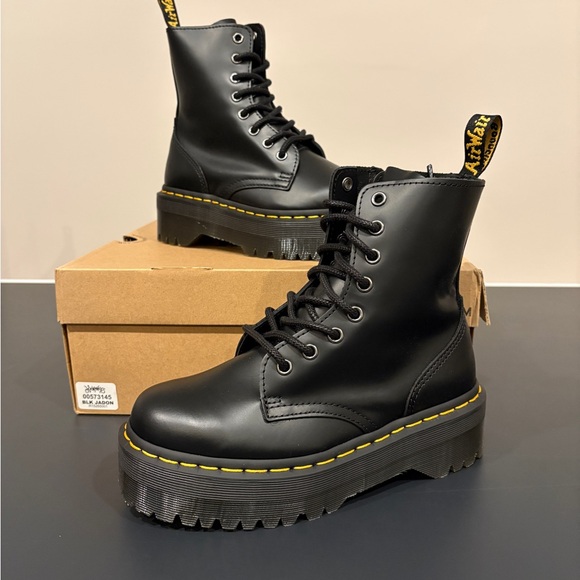Brand New Dr AirWair Martens Jadon Boot Smooth Leather Platforms - Picture 1 of 8